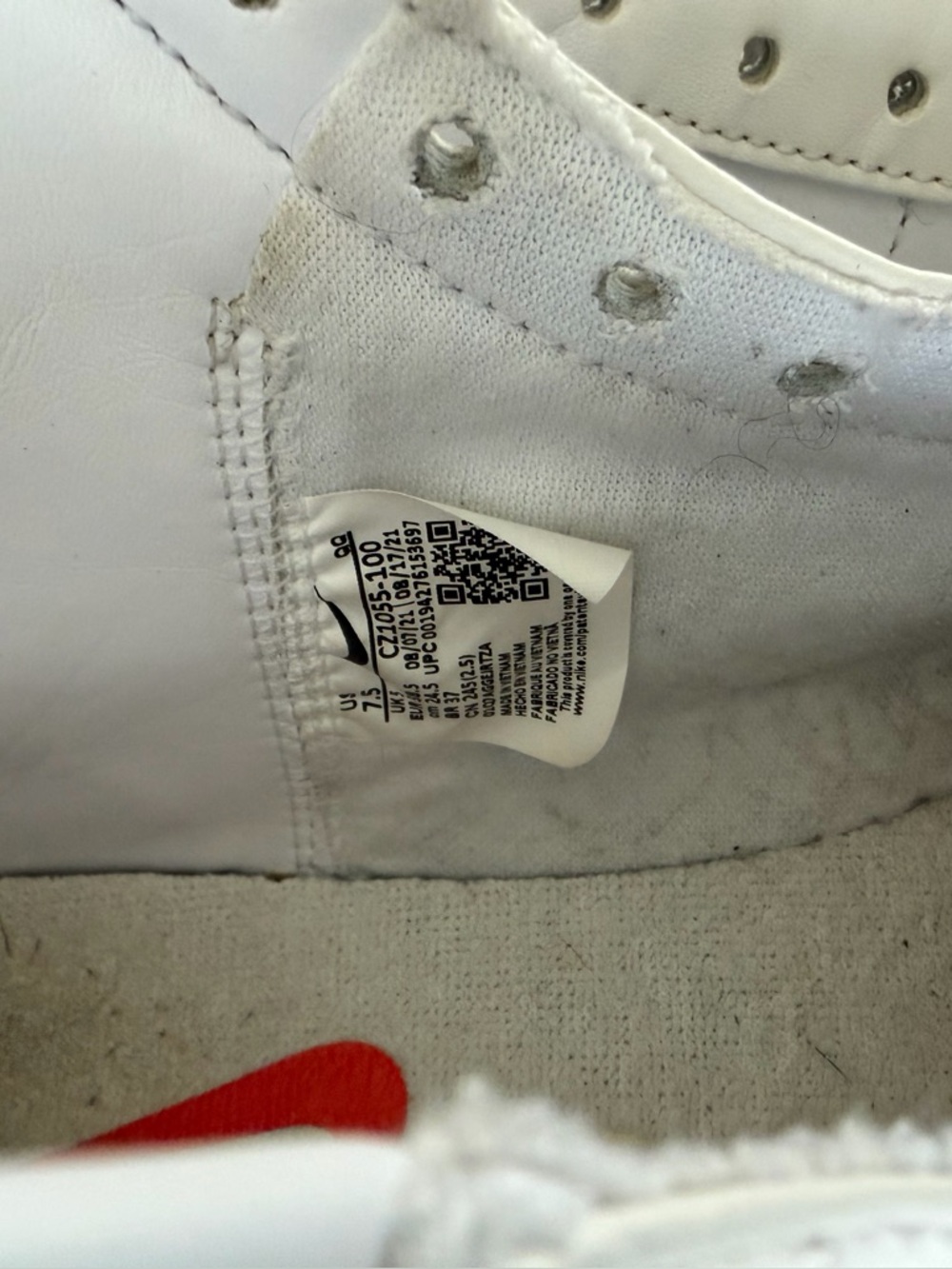 Women’s Nike Blazer 7.5 - Picture 7 of 9